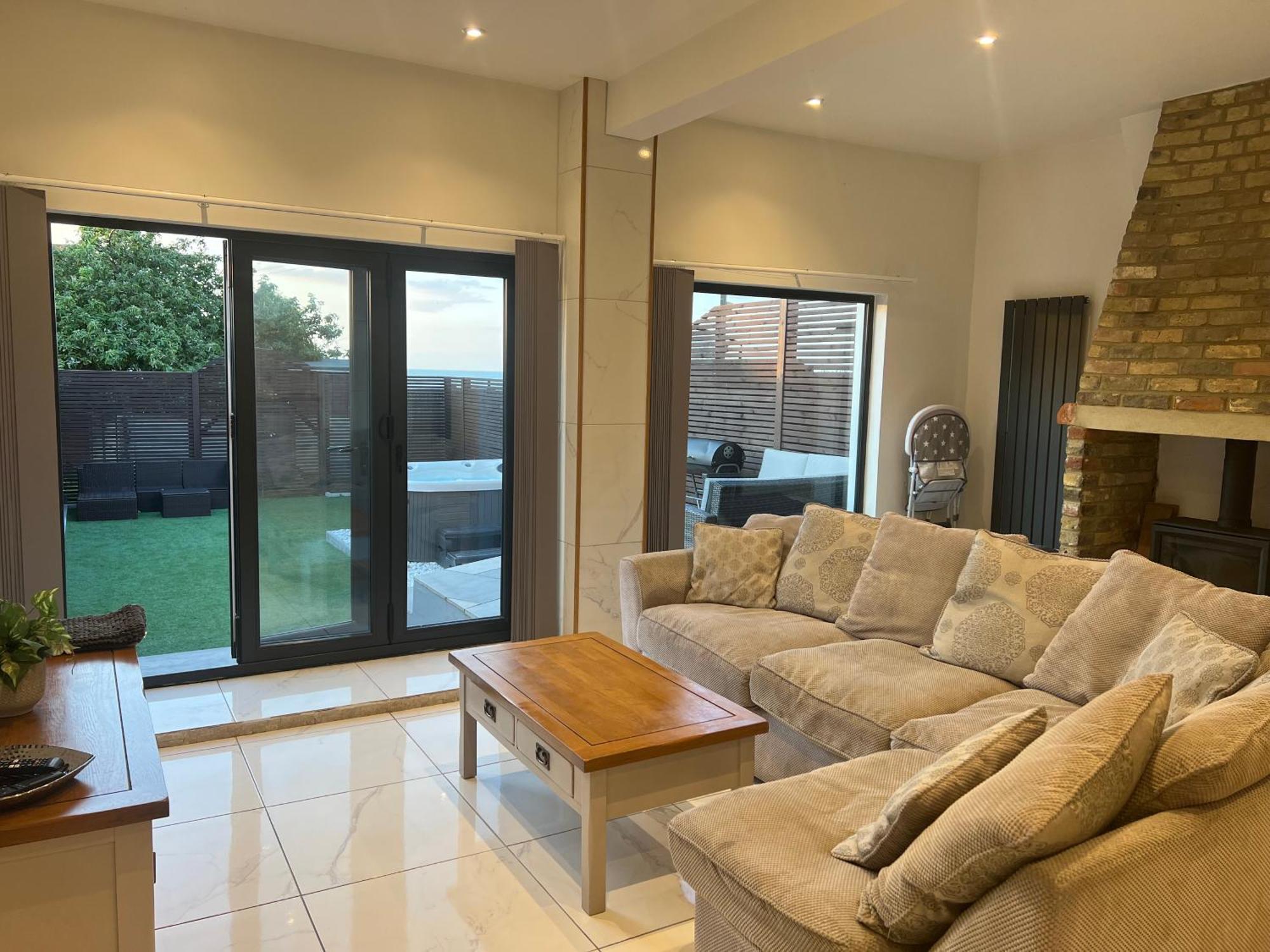Broadway Beach Home With Hot Tub Herne Bay Bagian luar foto