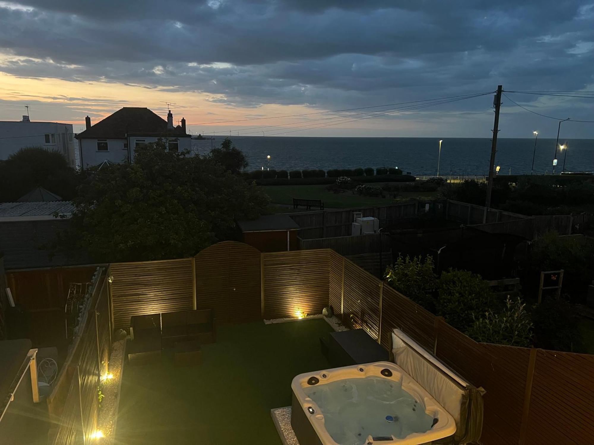 Broadway Beach Home With Hot Tub Herne Bay Bagian luar foto