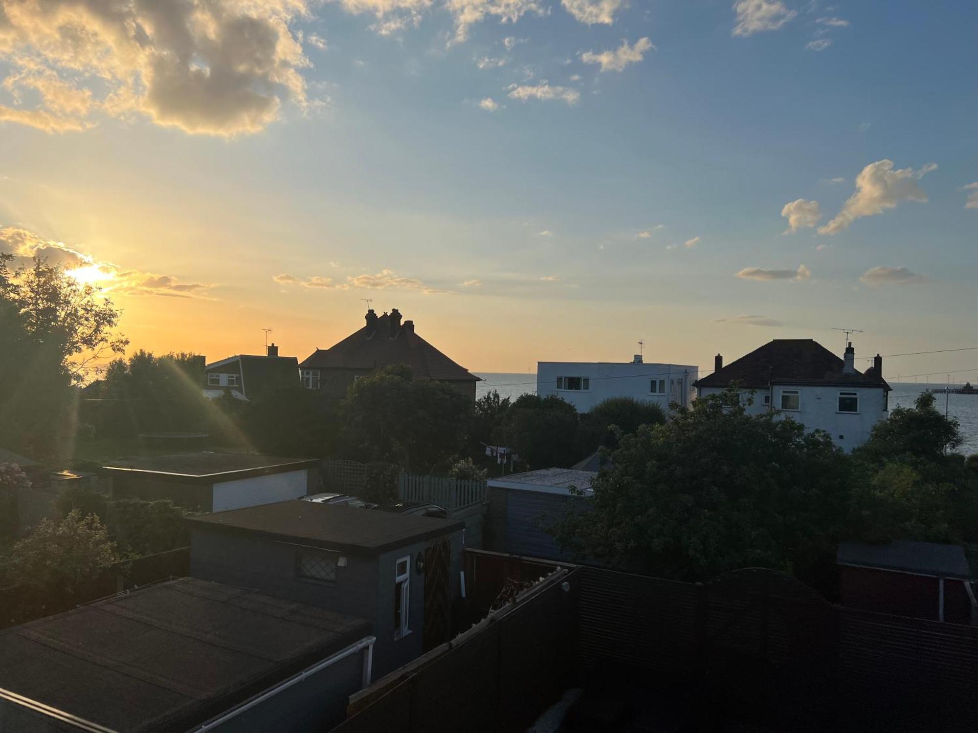 Broadway Beach Home With Hot Tub Herne Bay Bagian luar foto