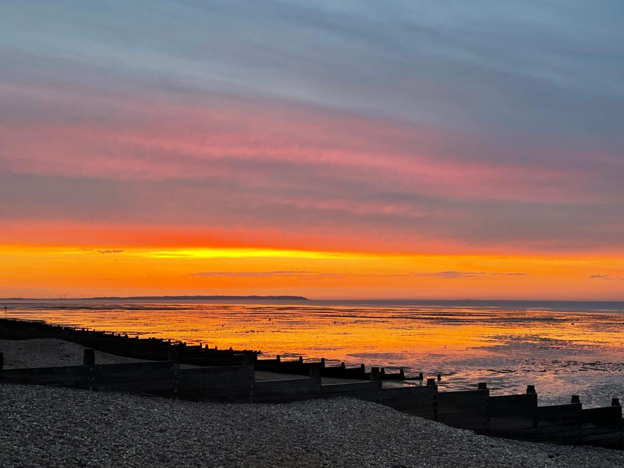 Broadway Beach Home With Hot Tub Herne Bay Bagian luar foto